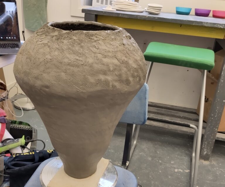 How to prevent cracks : r/Pottery